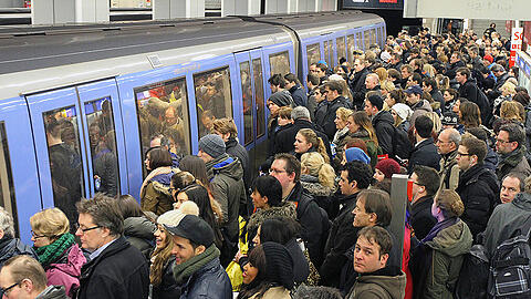 Hallo, fremder Ellbogen: Am Hauptbahnhof ist&rsquo;s immer eng.
