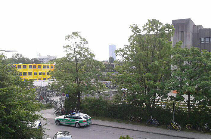 Diese zwei Fotos schickte uns ein Anwohner, der durch den Lärm auf das Chaos aufmerksam wurde.