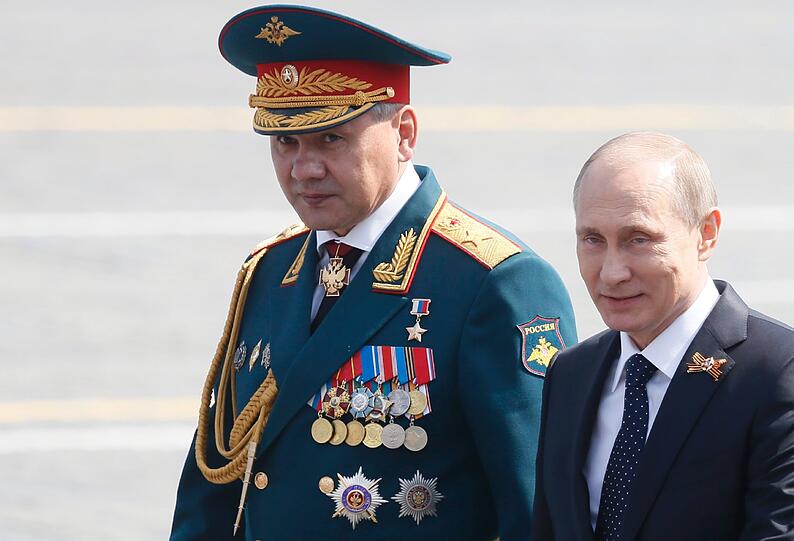Zum 70. Jahrestag des Sieges der Sowjetunion über Hitlerdeutschland nahm Kremlchef Wladimir Putin die pompöse Waffenschau ab.