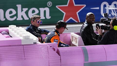 Las Vegas eben - im pinken Lego-Cadillac ging es zur Siegerehrung.