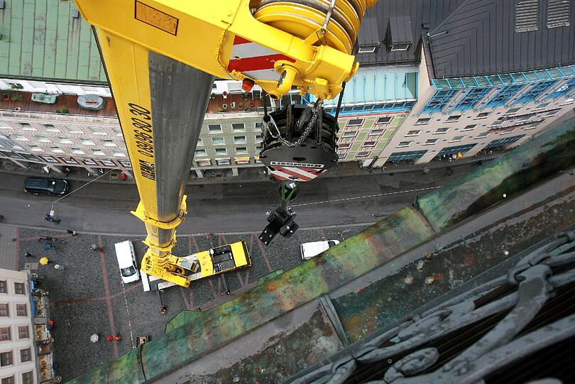 Nichts für Menschen mit Neigung zum Schwindel: Blick vom Alten Peter nach unten.