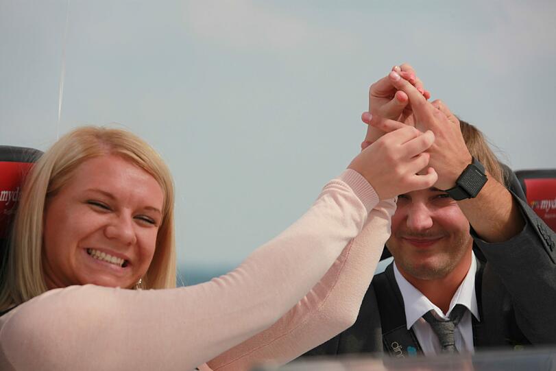 Mehr Bilder von Lukas' und Milenas Hochzeit im Himmel.