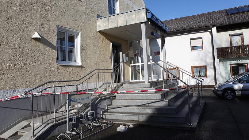 Die Raiffeisenbank in Obersüßbach ist am Dienstagvormittag ausgeraubt worden.