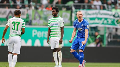 Auch Isac Lidberg schlägt gegen Fürth zu.