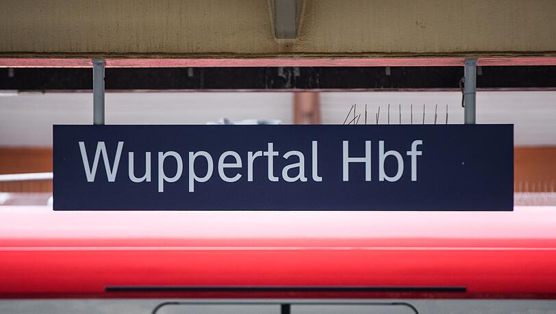 Am Wuppertaler Hauptbahnhof halten w&auml;hrend der f&uuml;nfmonatigen Bauphase &uuml;berhaupt keine Fernz&uuml;ge. (Archivbild)