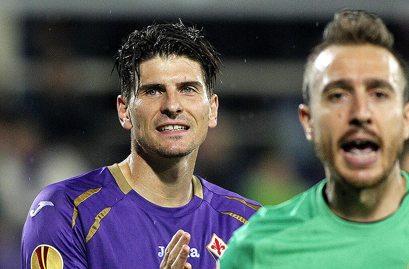 Mario Gomez gab sein Startelf-Debüt. Dem AC Florenz reichte ein 1:1-Unentschieden gegen PAOK Saloniki für den Einzug in die Zwischenrunde.