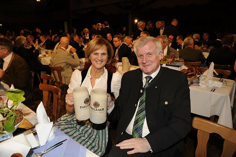 Bayerns Ministerpräsident Horst Seehofer und seine Frau Karin auf dem Nockherberg.
