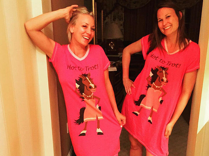 Kaley Cuoco und ihre Freundin sind sich für keinen Spaß zu Schade