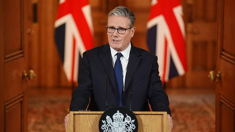 Der britische Premier Keir Starmer hat sich nach dem tödlichen Angriff auf eine Synagoge in Manchester besorgt gezeigt über wachsenden Antisemitismus in seinem Land.