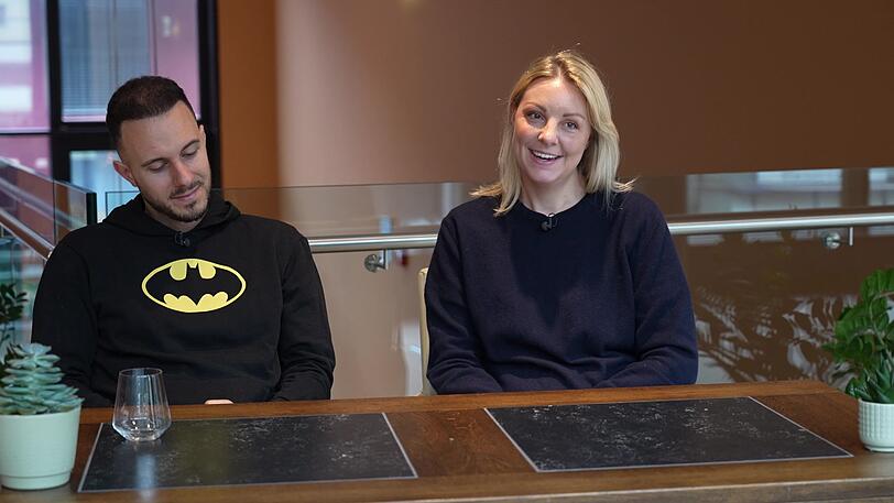 Riccardo und Michelle lassen sich von Kilians Men&uuml; &uuml;berraschen.