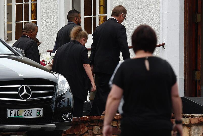 Freunde und Angehörige nehmen Abschied von Reeva Steenkamp: Die Bilder von der Trauerfeier