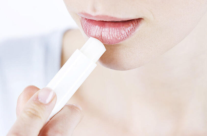 Lippen bedürfen extra viel Pflege, um geschmeidig zu bleiben