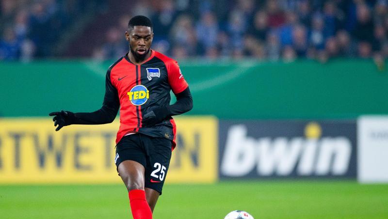 Herhtas Jordan Torunarigha spielt auf Schalke den Ball. Herhtas Jordan Torunarigha spielt auf Schalke den Ball.