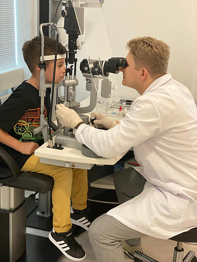 Die Ärzte im Lux Augenzentrum sind in allen Bereichen der Augenheilkunde bewandert und verfügen auch über internationale Erfahrungen. Neben hoher Fachkompetenz und Qualität ist den Ärzten Empathie und Fürsorge enorm wichtig.