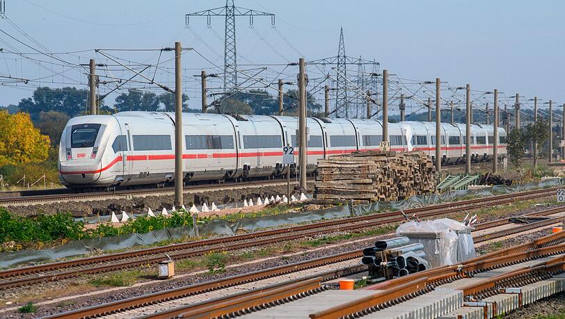 Die Strecke zwischen Berlin und Hannover wird für rund 14 Monate vollständig gesperrt. Die Strecke zwischen Berlin und Hannover wird für rund 14 Monate vollständig gesperrt.