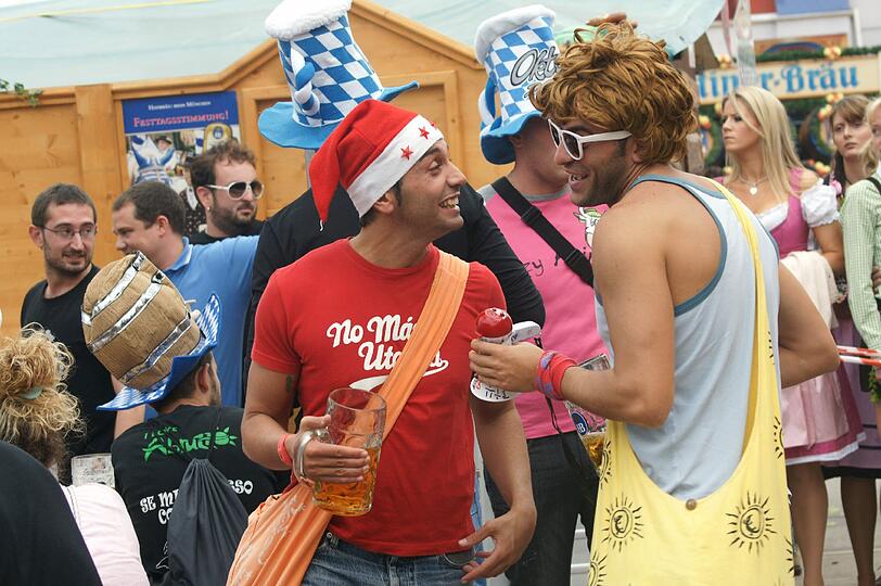 Trotz allem verlief die Wiesn 2011 überwiegend bunt und friedlich.