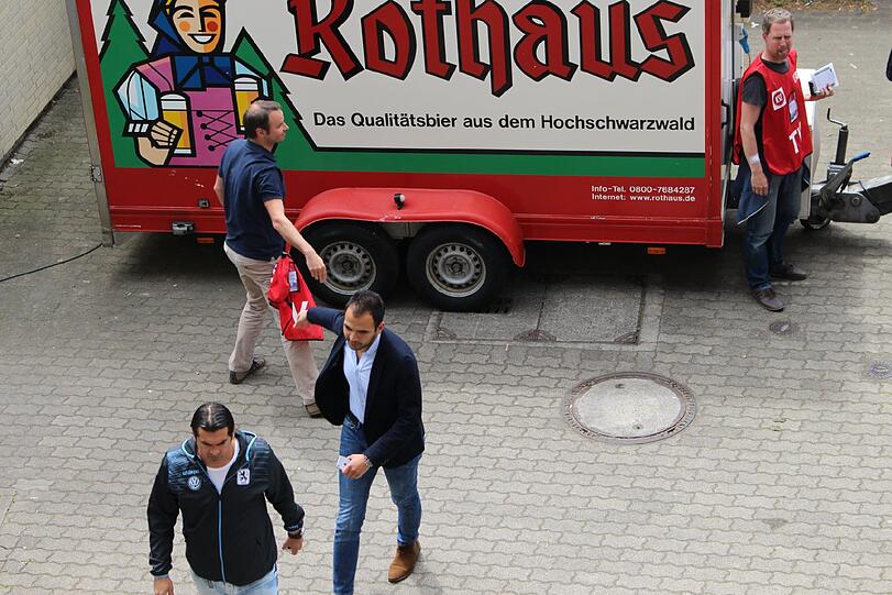 Die ersten Bilder aus Karlsruhe.
