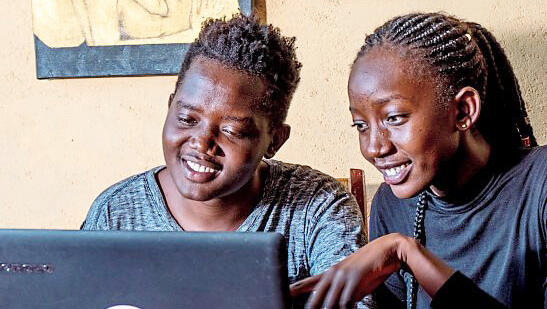 In dem Projekt in Turkana sollen junge Menschen berufliche Perspektiven bekommen. Mit einer IT-Ausbildung kann man weltweit arbeiten, ohne die Heimat verlassen zu müssen - so die Idee.