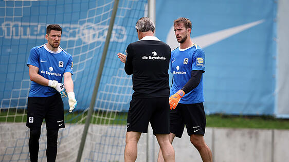René Vollath (l.) und Marco Hiller werden sich in der kommenden Saison um den Platz zwischen den Löwen-Pfosten duellieren.