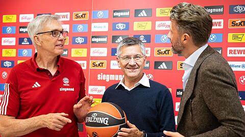 Coach Gordon Herbert (l), Präsident Herbert Hainer (m) und Geschäftsführer Marko Pesic (r) haben hohe Ziele beim FC Bayern.
