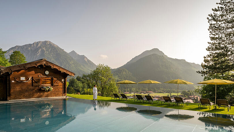 Der ganzjährig beheizte Infinity-Pool - das Herzstück der Wellnessanlage des Hotel Prinz-Luitpold-Bad. Der ganzjährig beheizte Infinity-Pool - das Herzstück der Wellnessanlage des Hotel Prinz-Luitpold-Bad.