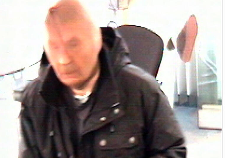 Bank in Martinsried überfallen! Wer kennt den Mann auf dem Foto und kann Angaben zu
seinem Aufenthaltsort machen?
