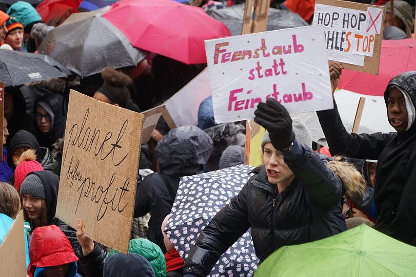 Rund 10.000 Schüler demonstrierten am Freitag (15. März) in München für einen bessere Klimapolitik.