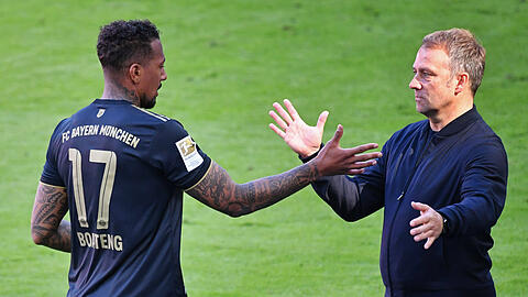 Für Jerome Boateng (r.) und Hansi Flick war es am Samstag gegen Augsburg das letzte Spiel für den FC Bayern.