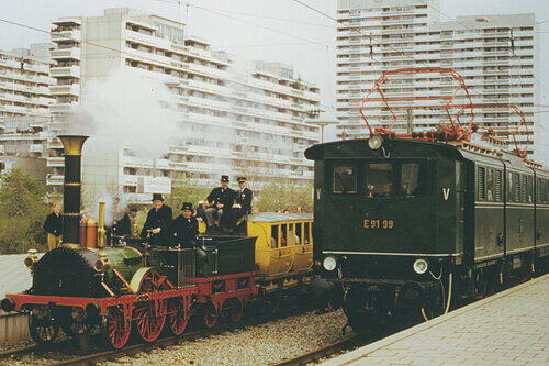 Der Adler auf Deutschland-Tour: Am 10. November 1985 machte die historische Lokomotive beim Bahnhofsfest in München Station.
