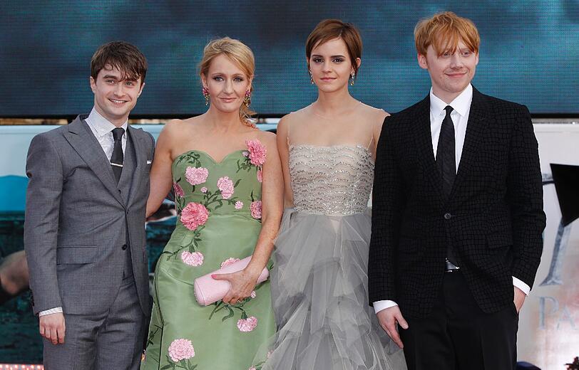 Familienalbum: Daniel Radcliffe (l.) mit "Mutter" JK Rowling, Emma Watson und Rupert Grint.
