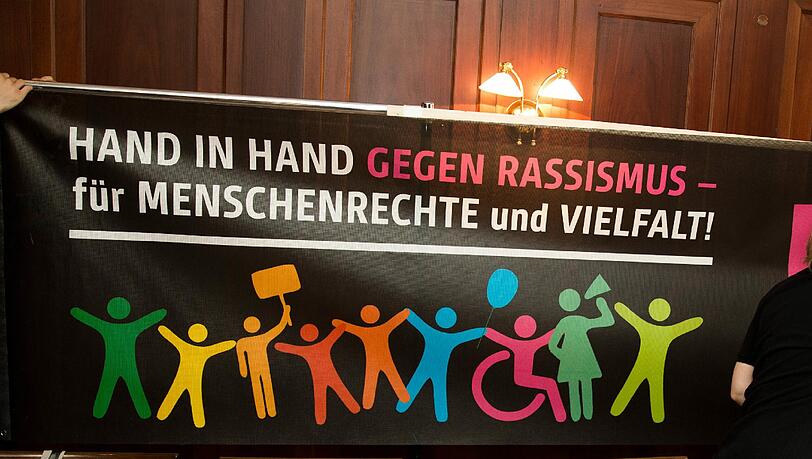 Am Wochenende ist in München eine Menschenkette geplant. Am Wochenende ist in München eine Menschenkette geplant.