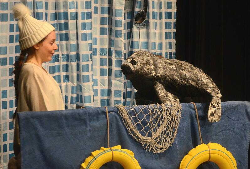 Musiktheater für Kinder ab 3 Jahren: Das KLEXS-THEATER spielt &bdquo;Eisbär sucht einen Freund&ldquo;.