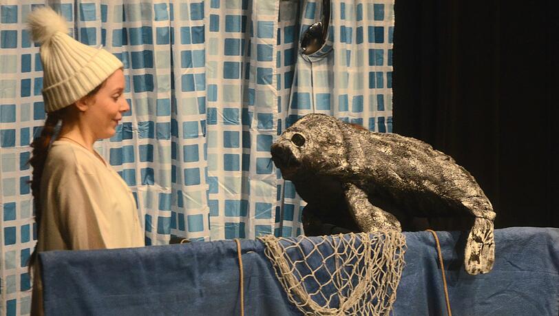 Musiktheater für Kinder ab 3 Jahren: Das KLEXS-THEATER spielt „Eisbär sucht einen Freund“. Musiktheater für Kinder ab 3 Jahren: Das KLEXS-THEATER spielt „Eisbär sucht einen Freund“.