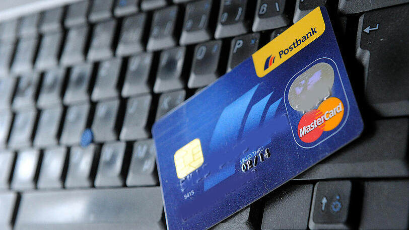 Internetbetrüger knöpften einem Münchner Rentner 9.000 Euro ab.