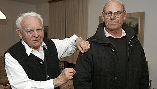Hans Z. (80) und Karl D. (84) wollten nur spazierengehen und wurden beschossen. Hans Z. (80) und Karl D. (84) wollten nur spazierengehen und wurden beschossen.