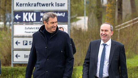Markus Söder (l, CSU) und Hubert Aiwanger (Freie Wähler).
