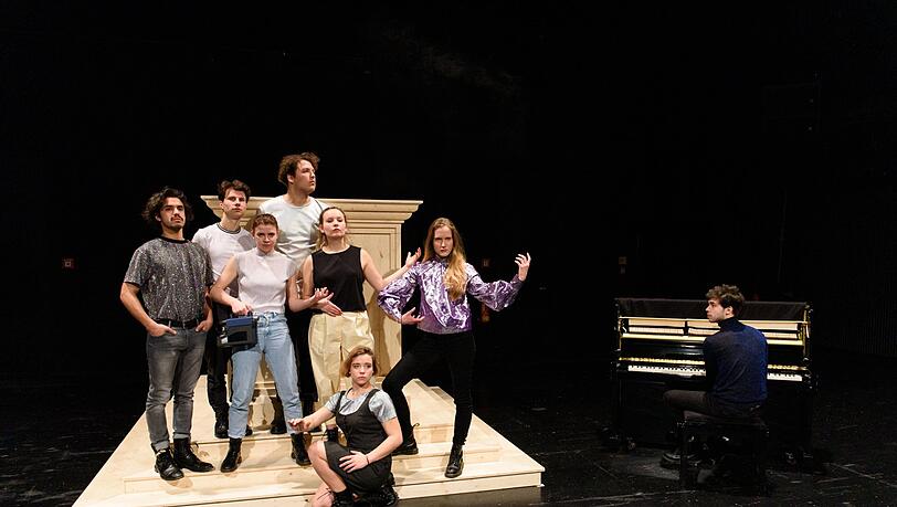 "Die rote Republik" im Akademietheater der Bayerischen Theaterakademie. "Die rote Republik" im Akademietheater der Bayerischen Theaterakademie.