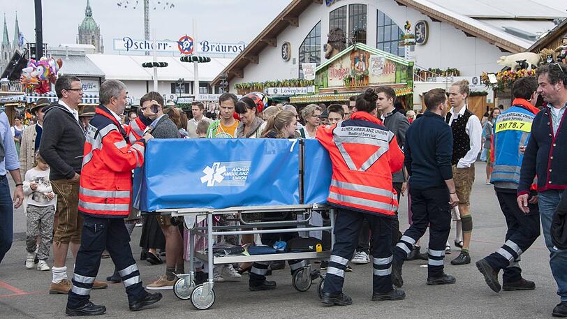 Ein 80-Jähriger musste nach einem Sturz auf die Wiesn-Sanitätswache gebracht werden. Dort spielten sich dann herzergreifende Momente ab. (Symbolfoto)