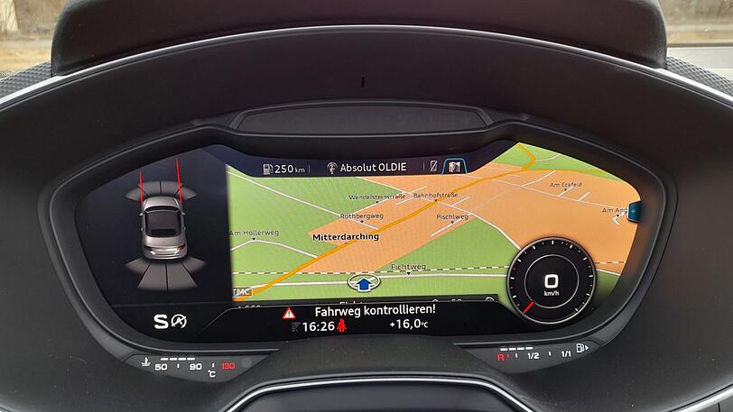 Wegweisend: Das variable "virtual cockpit" lässt sich auch als Navi-Bildschirm verwenden.