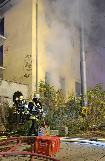 In einem ehemaligen Industriegebäude brach am Donnerstag ein Feuer aus.