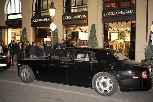 Mehr München geht nicht: Schicke Menschen, schicke Autos, schicke Straße und die neue Dolce & Gabbana-Boutique.