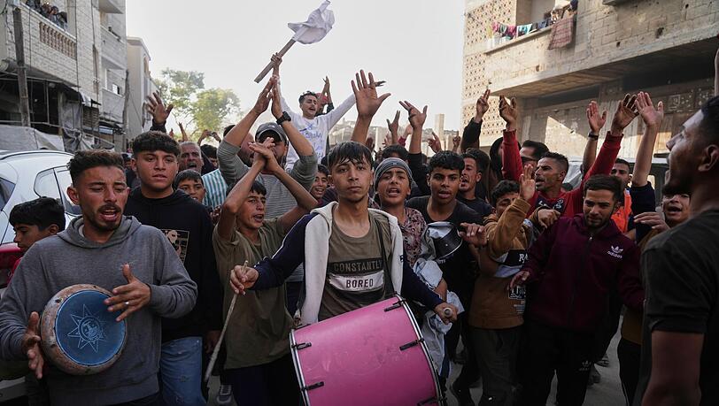 Immer mehr Palästinenser protestieren im Gazastreifen gegen den Krieg.