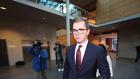 Der Landtagsabgeordnete l&auml;sst sich von drei Verteidigern vor Gericht vertreten. (Archivbild)