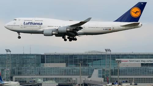 Reisende müssen sich wegen Warnstreiks am Airport auf Verspätungen einstellen. Reisende müssen sich wegen Warnstreiks am Airport auf Verspätungen einstellen.