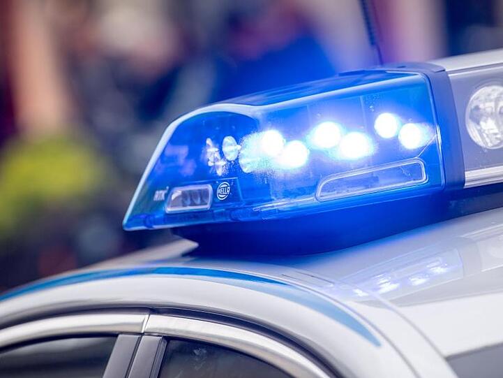 Rehbock verletzt Fußgänger. Foto: Lino Mirgeler/Archibild