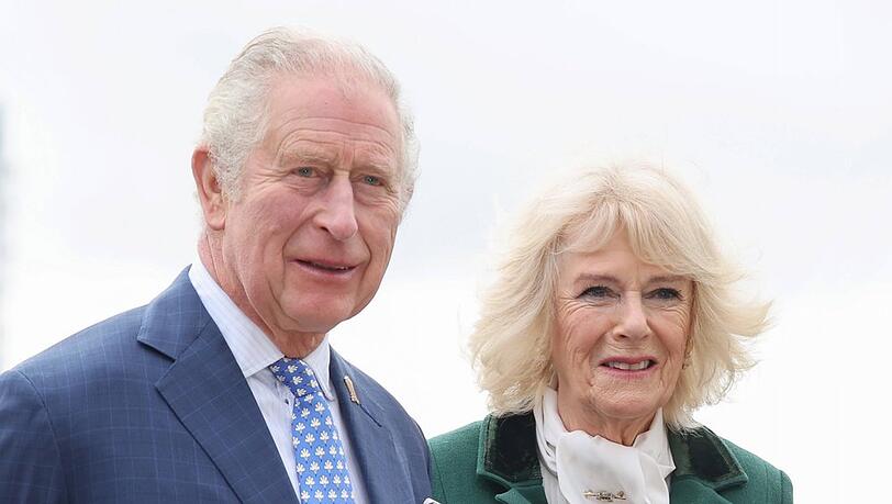 König Charles III. und Königsgemahlin Camilla verschicken nun offizielle Geburtstagsgrüße aus dem Palast.