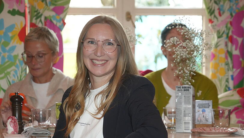 Die Psychologin Franca Cerutti ist nach München gekommen, um die Botschaft des Haferdrink-Herstellers Oatly psychologisch zu untermauern. Bei einem veganen Brunch in der Trattoria Giorgia gab sie Anregungen zum Umdenken. Die Psychologin Franca Cerutti ist nach München gekommen, um die Botschaft des Haferdrink-Herstellers Oatly psychologisch zu untermauern. Bei einem veganen Brunch in der Trattoria Giorgia gab sie Anregungen zum Umdenken.