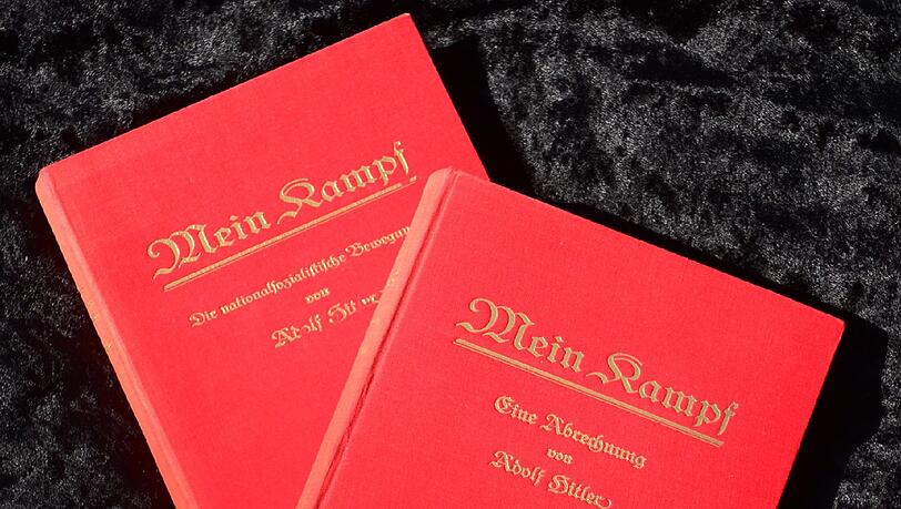 Die zweibändige Ausgabe von "Mein Kampf", die in Los Angeles versteigert wurde. Die zweibändige Ausgabe von "Mein Kampf", die in Los Angeles versteigert wurde.