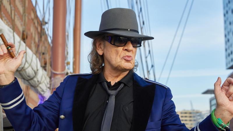 Der Panikrocker ist in See gestochen und hat Schätze vom Boden des Lindischen Ozeans gehoben. Der Panikrocker ist in See gestochen und hat Schätze vom Boden des Lindischen Ozeans gehoben.