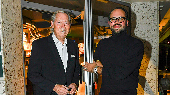 Prof. Werner Mang und Sohn Thomas Mang feiern das einjährige Bestehen von "THOMAS MANG Studios".